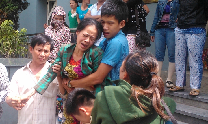 Trẻ tử vong, người nhà lại bao vây bệnh viện