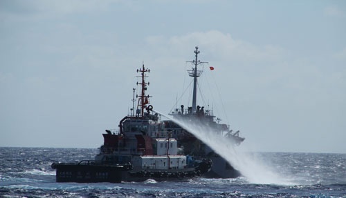 Tình hình Biển Đông 14/6: Tàu quét mìn TQ mở bạt pháo dọa tàu VN