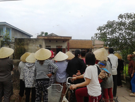 Phát hiện chồng treo cổ tự vẫn giữa đêm khuya