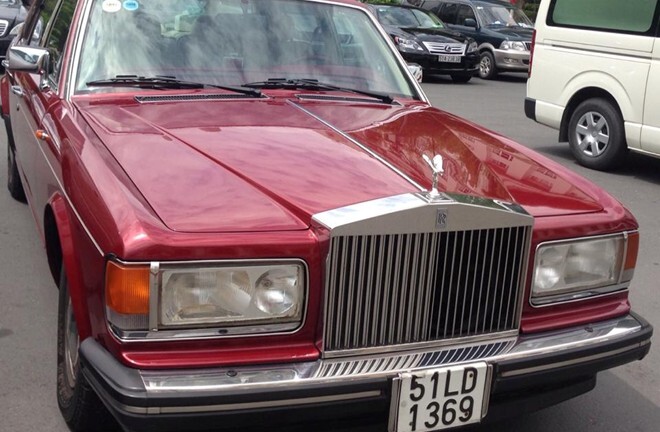 Rolls-Royce hàng độc xuất hiện trên phố Sài Gòn
