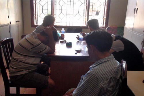 Bình Định: Bắt quả tang cá độ đá bóng đá trong quán cà phê