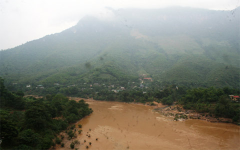 Mưa lớn, huyện miền núi Thanh Hóa bị cô lập