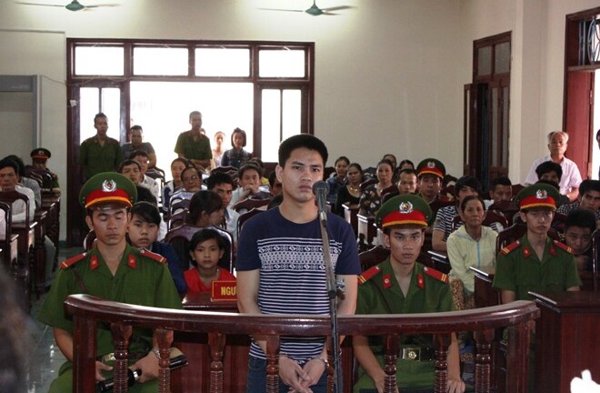 Chú chở cháu gái vào nghĩa địa hiếp dâm