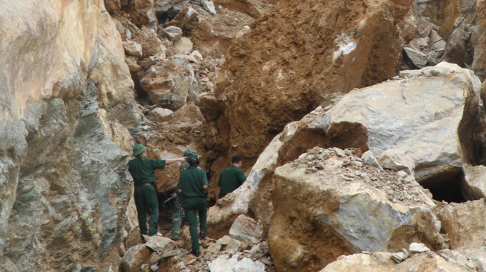 Sập mỏ đá ở Phú Thọ, 2 công nhân bị vùi lấp