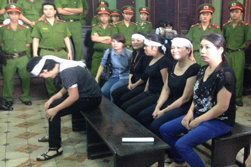 Người nhà nạn nhân 