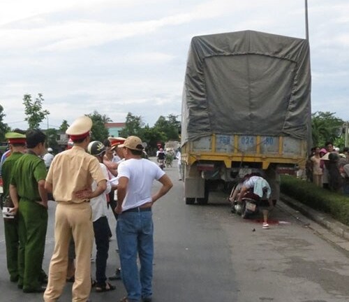 Huế: Cán bộ ngân hàng chết thảm dưới gầm xe tải