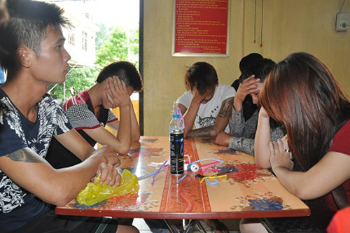 Tổ chức sinh nhật cho kiều nữ bằng 