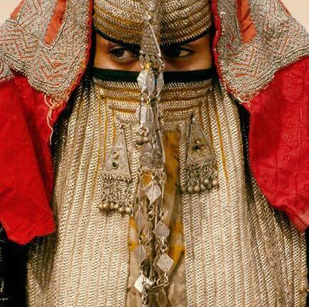 Phải ngủ với 20 người đàn ông… mới được cưới