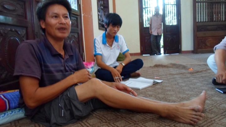 Nghẹn lòng bố tàn tật đưa con đi thi Đại học