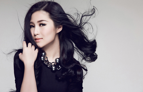 Hương Tràm: 'Tôi mới nâng mũi mà đã bị bàn tán'