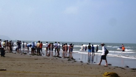 Sau đám cưới chị gái, 2 anh em chết đuối dưới biển