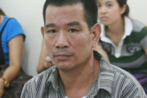 Ra tù nghịch tử rắp tâm giết mẹ để trả thù