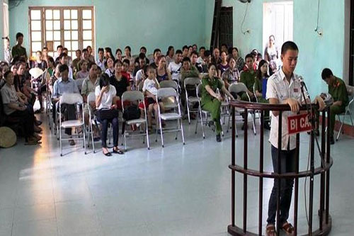 Thanh niên quật ngã CSGT trong clip gây xôn xao dư luận hầu tòa