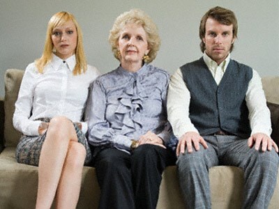 Chồng yếu sinh lý, mẹ chồng đòi ngủ chung giường