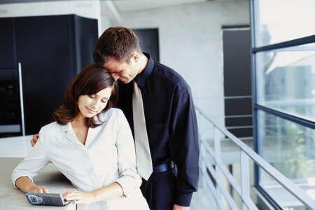 Đưa con đi cấp cứu, bắt gặp chồng tình tứ bên bồ trẻ