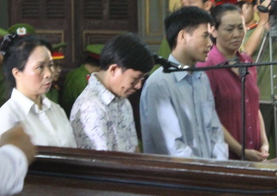 Bị chồng đánh đập, vợ thuê giang hồ