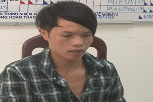 Không được ứng tiền lương, đâm nữ đồng nghiệp để cướp