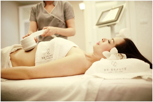 Cựu người mẫu Thúy Hằng tiết lộ bí quyết giảm vòng eo