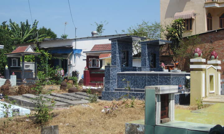 Tràn lan nghĩa trang ô nhiễm