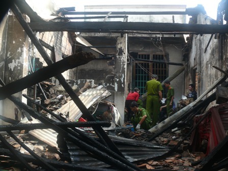 Cháy tiệm tạp hóa trong đêm, thiệt hại hàng trăm triệu đồng