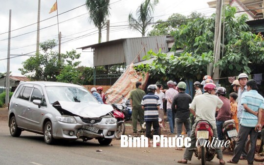 2 kẻ phá két trộm vàng bị chủ nhà lao ô tô truy duổi