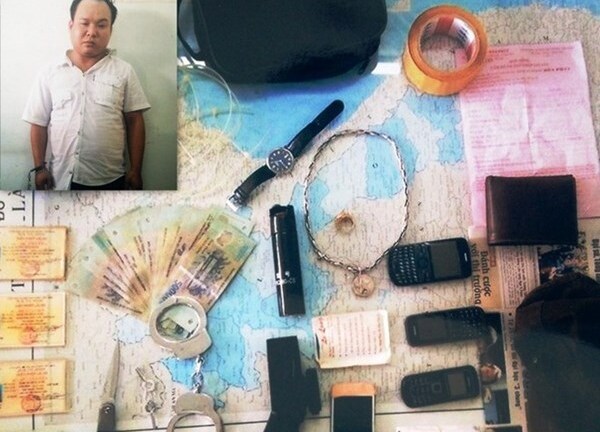 Còng tay, cướp tài sản thiếu nữ sau khi ân ái