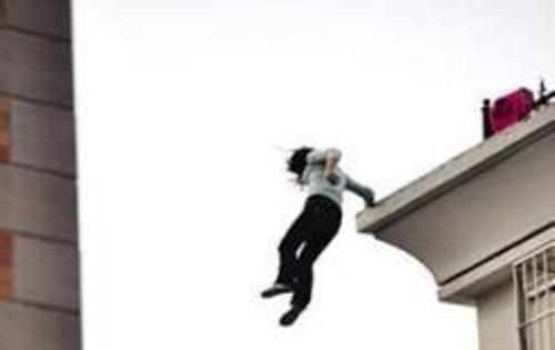 Hà Nội: Chàng trai đâm chết người yêu rồi nhảy từ tầng 7 tự tử