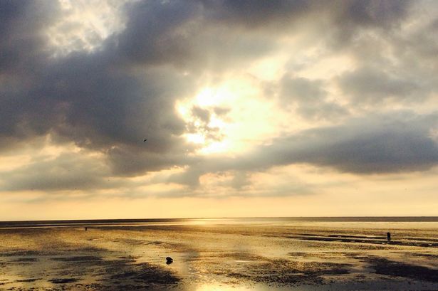 Kinh ngạc đám mây hình Chúa xuất hiện trên bầu trời Anh