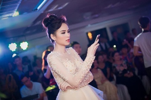 Nghi án Hoa hậu Diễm Hương mang bầu với hot boy