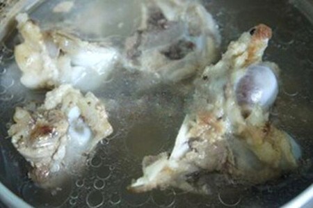 Bí quyết nấu nước dùng ngon như đầu bếp