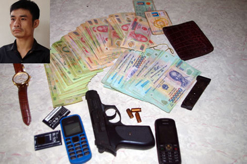 1 giờ vây bắt tên cướp dí súng vào đầu lái xe đòi tiền tỷ