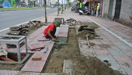 Vỉa hè tiền tỷ chưa làm xong đã hỏng: Xử lý 4 đơn vị vi phạm