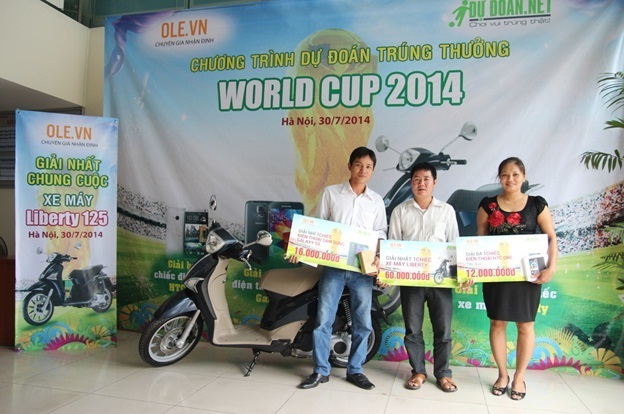 Ole Tưng bừng trao thưởng dự đoán World Cup