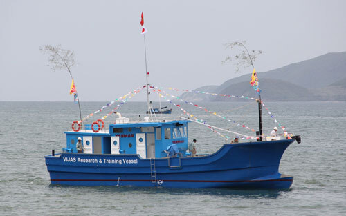 Khám phá tàu câu cá vỏ composite kiểu Nhật