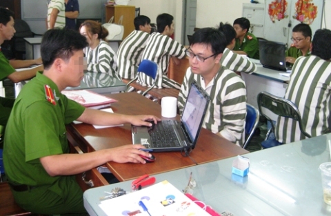 Công an tuyên truyền phòng chống tội phạm qua nhắn tin ĐTDĐ