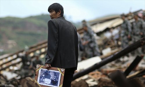 Động đất TQ: 400 người thiệt mạng, cứu hộ gặp khó khăn