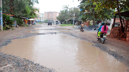 Clip: Dân khổ sở vì con đường hơn 7 năm chưa thi công xong