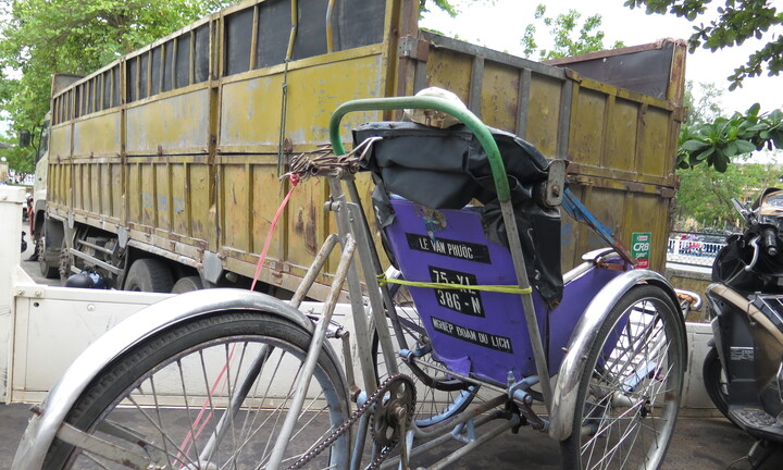 Huế: Đâm vào xích lô, nam thanh niên đi xe máy tử vong