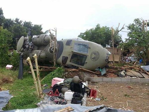 Trực thăng quân sự Philippines gặp nạn, tướng quân đội thoát chết