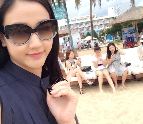 Maya lần đầu lộ diện sau tin bầu bí