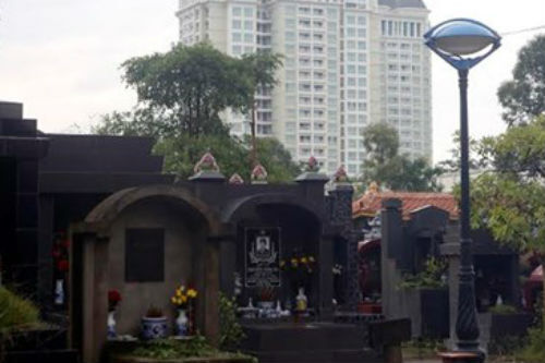 Kinh hãi cảnh nhà giàu Hà Nội sống cạnh người chết