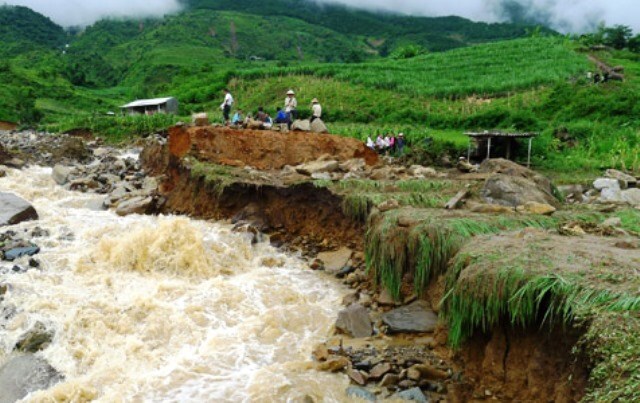 Lai Châu di dời khẩn cấp hàng chục hộ dân do lũ ống, lũ quét