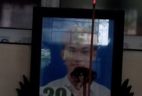 Giành mai táng, nhân viên trại hòm đâm người