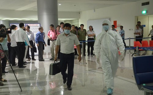 Bộ Y tế diễn tập phòng chống Ebola tại sân bay Tân Sơn Nhất