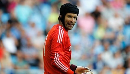 Bị Chelsea hắt hủi, Petr Cech vẫn được Liverpool săn đón