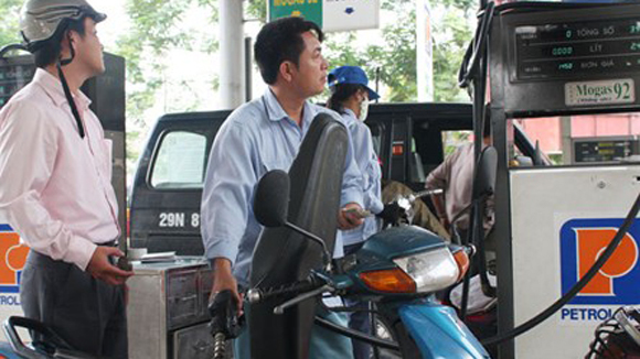 Vừa giảm giá doanh nghiệp xăng dầu lại đòi tăng