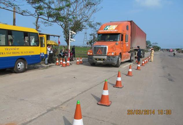 Kiên quyết xử lý vấn nạn xe quá tải 