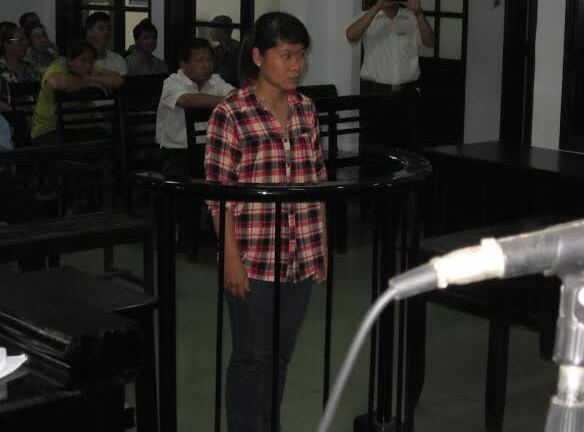 Tham ô, lợi dụng chức vụ, nữ thiếu úy CSGT lãnh 14 năm tù