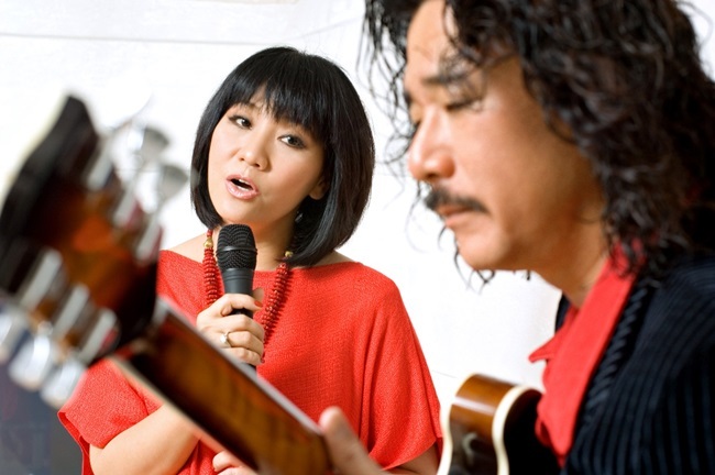 Vợ chồng Cẩm Vân - Khắc Triệu làm liveshow kỷ niệm 34 năm ca hát