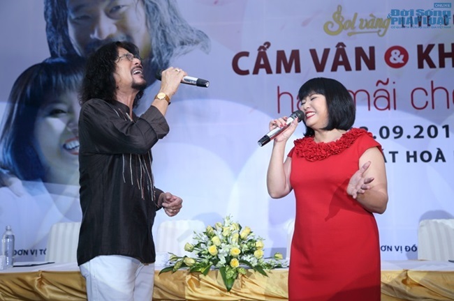 Cẩm Vân – Khắc Triệu tình tứ song ca “Hãy để mưa rơi”